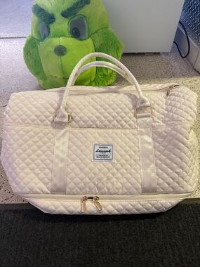 Lovevook Quilted Cream Weekender Bag